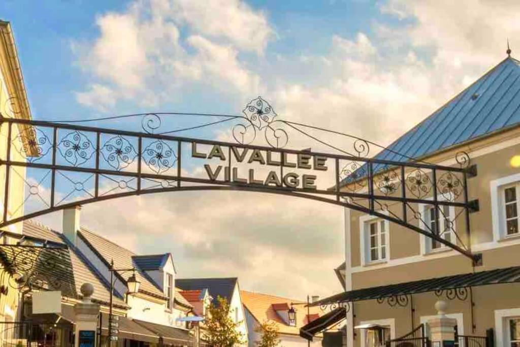 Le Regence, Terrasse, Serris Disney Εξωτερικό φωτογραφία